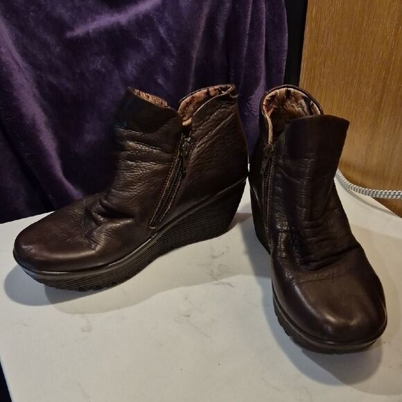 Skechers 8.5 Dark Brown Soft Leather Wedge Booties - Picture 2 of 8